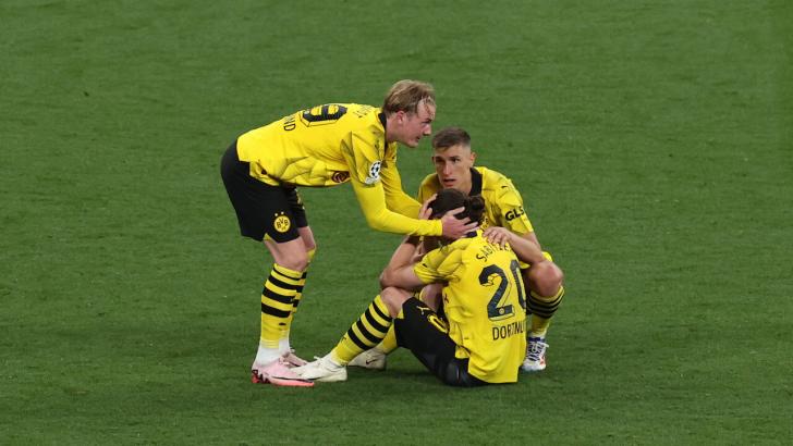 Borussia Dortmund players console each other